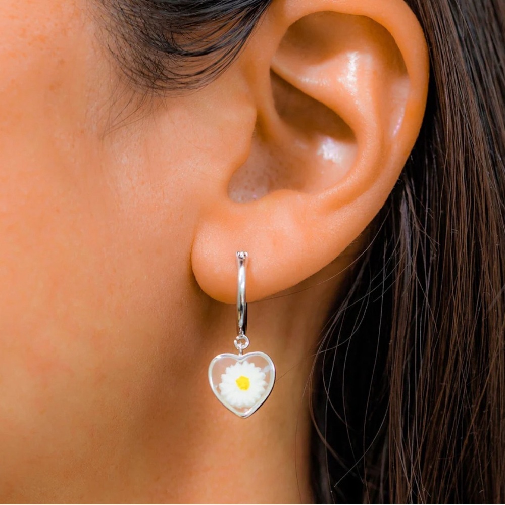 Adorable daisy earring and ring set - Picture 3 of 5